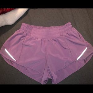 Lululemon Hotty Hots 2.5 Size 4